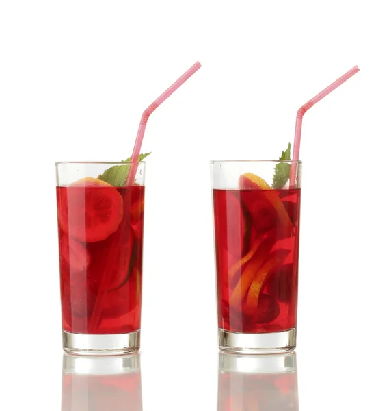 Sangria in bicchieri, isolata su bianco — Foto Stock