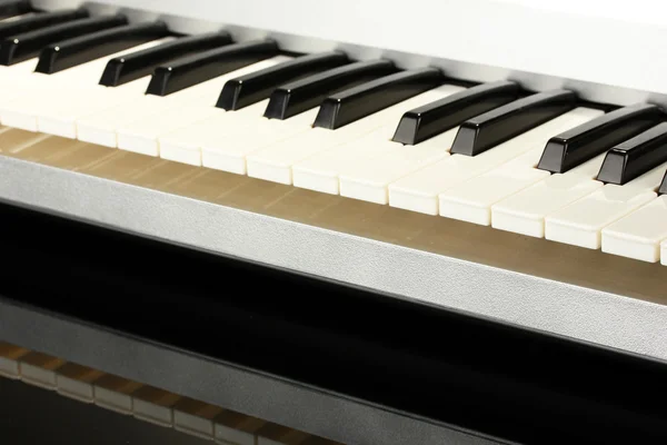 Bakgrund av piano keyboard, närbild — Stockfoto