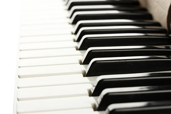 Bakgrund av piano keyboard, närbild — Stockfoto