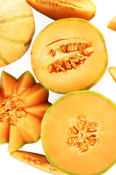 Geschnittene Melone auf weißem Hintergrund Nahaufnahme — Stockfoto