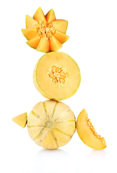 Skär melon isolerad på vit — Stockfoto