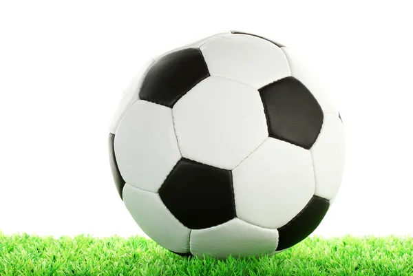 Fußball auf grünem Rasen, isoliert auf weißem Grund — Stockfoto