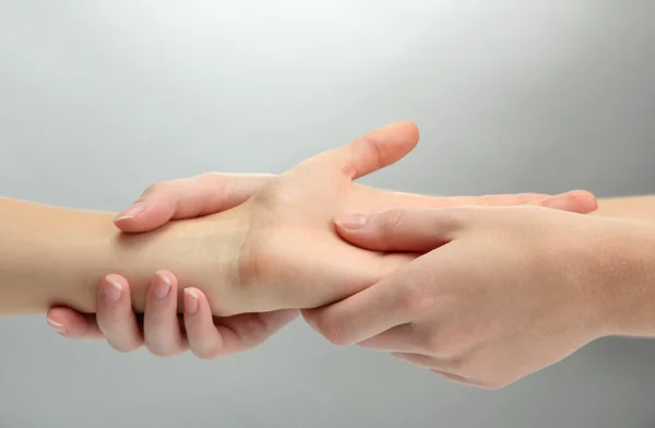 Masaje de mano, sobre fondo gris — Foto de Stock