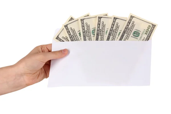 Рука женщины держит конверт с долларами на белом фоне — стоковое фото