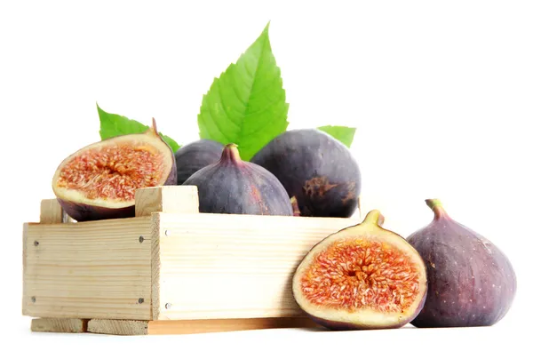 Ripe sweet figs with leaves in wooden crate isolated on white — Stock Photo, Image