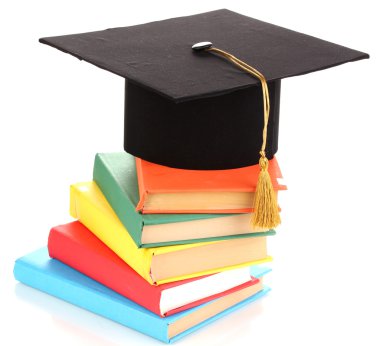 grad şapka ile üzerine beyaz izole kitap