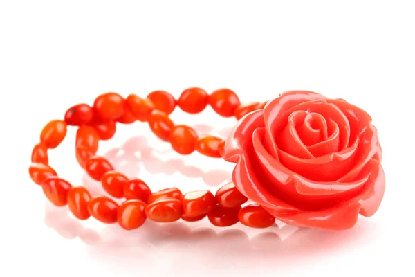 Όμορφο βραχιόλι ροδάκινο χρώματος με τριαντάφυλλο που απομονώνονται σε λευκό — Φωτογραφία Αρχείου