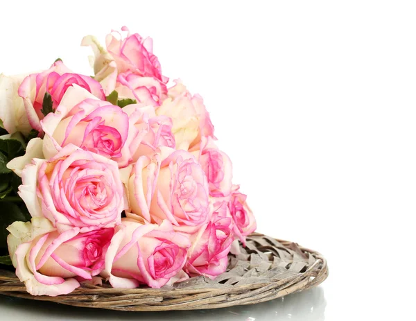 Vacker bukett rosa rosor isolerade på vit — Stockfoto