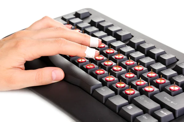 Schmerzhaftes Tippen auf der Tastatur aus nächster Nähe — Stockfoto