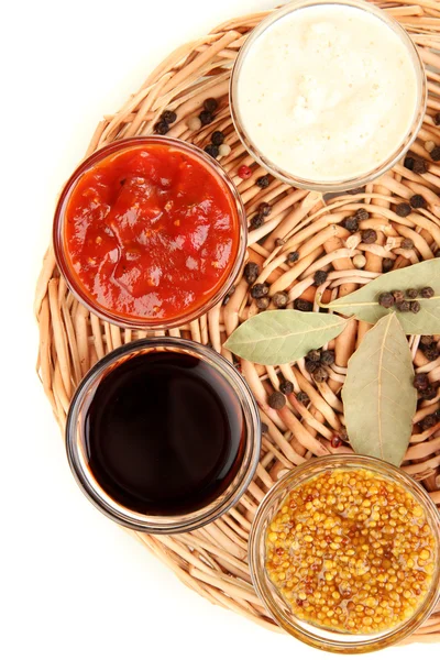 Hasır mat çeşitli soslar — Stok fotoğraf