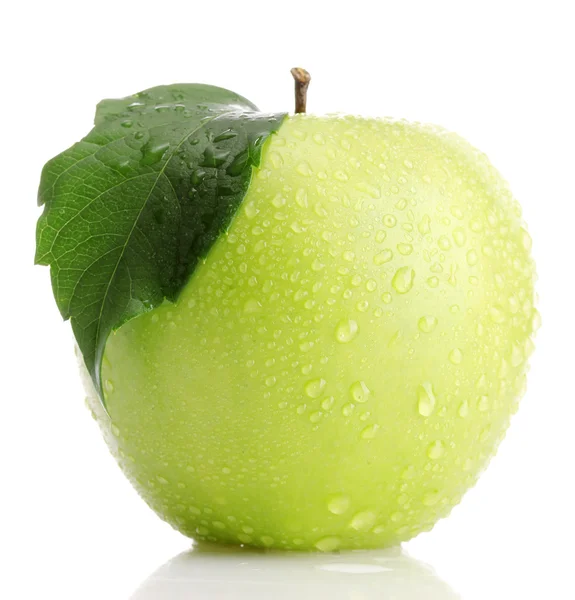 Manzana verde madura con hoja aislada en blanco — Foto de Stock