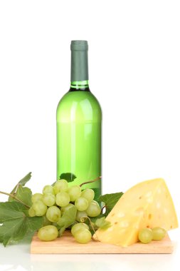 büyük şarap kadehinin ve izole üzerine beyaz peynir ile