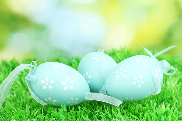 Colorful easter eggs on grass — Stock Photo, Image