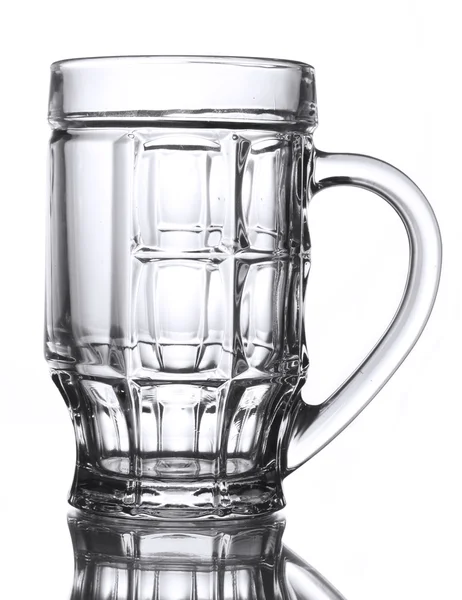 Vaso de cerveza vacío, aislado en blanco — Foto de Stock