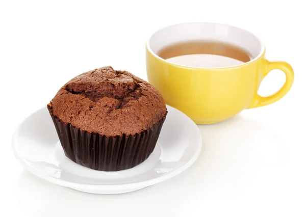 Čerstvé muffin s čajem izolovaných na bílém — Stock fotografie