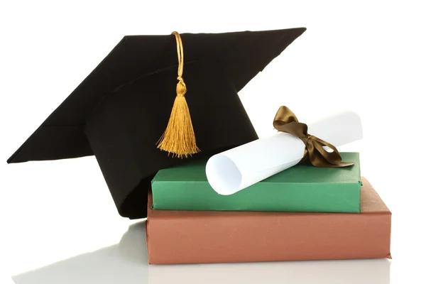 Chapéu de Grad e diploma com livros isolados em branco — Fotografia de Stock