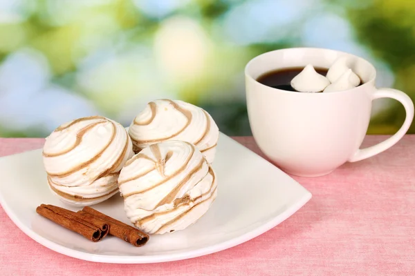 Air marshmallows på natur bakgrund — Stockfoto