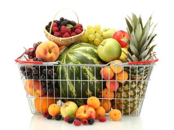 Assortiment de fruits exotiques dans un panier métallique isolé sur blanc — Photo