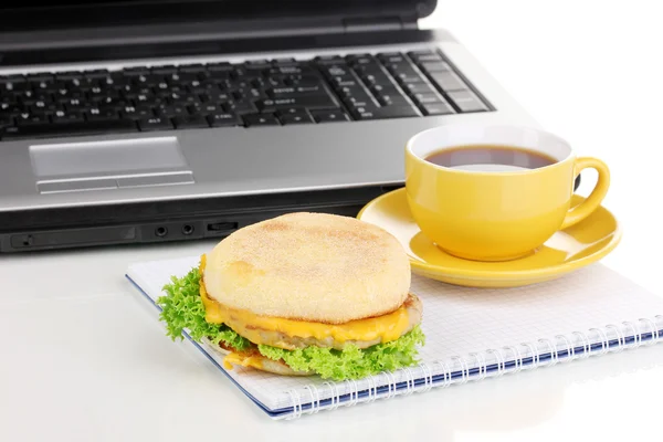 Eating at work place near laptop — Stock Photo, Image