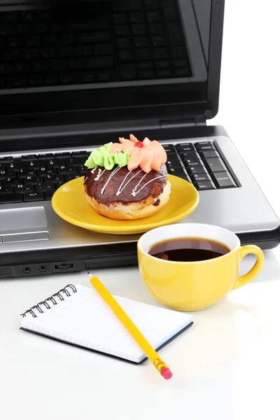 Eating at work place near laptop — Stock Photo, Image