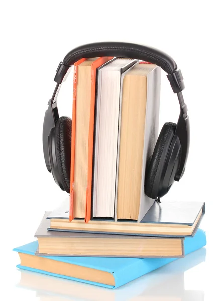 Auriculares en libros aislados en blanco —  Fotos de Stock