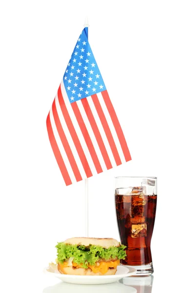 Νόστιμα σάντουιτς και κόλα με αμερικανική σημαία, που απομονώνονται σε λευκό — Φωτογραφία Αρχείου