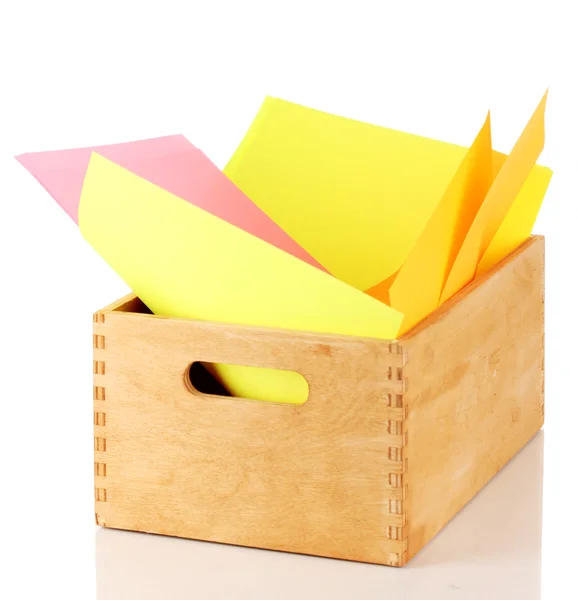 Caja de madera con papeles de colores aislados en blanco —  Fotos de Stock