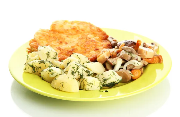 Chuleta de pollo asado con patatas hervidas en el plato, aislado en blanco — Foto de Stock