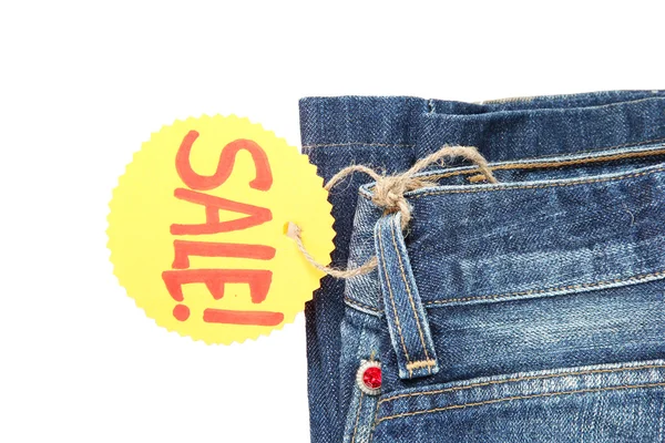 Módní modré džíny na prodej detail izolované na bílém — Stock fotografie
