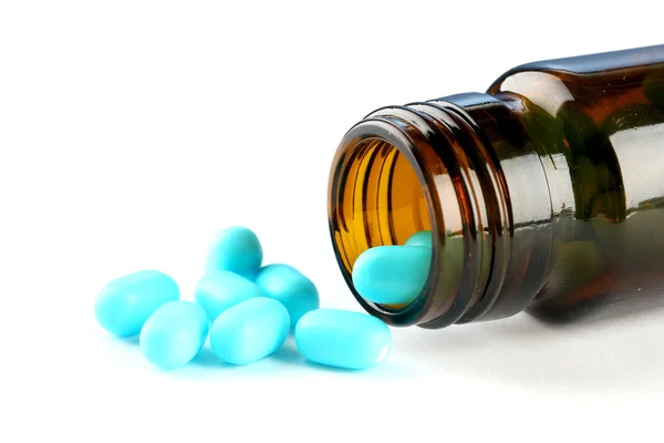 Capsules in fles, geïsoleerd op wit — Stockfoto