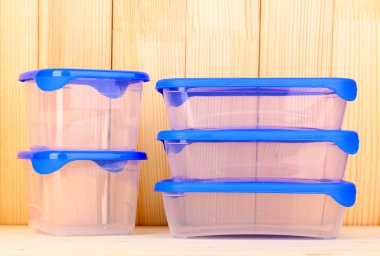 ahşap arka plan yemek plastik kaplar