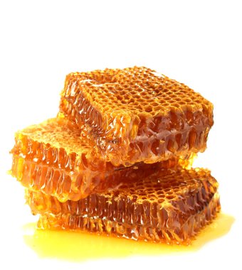 Tatlı ballı bal petekleri, beyazda izole edilmiş