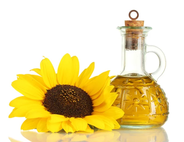 Олія в пляшці і соняшнику, ізольована на білому — стокове фото