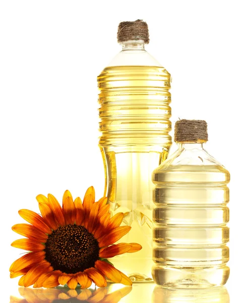 Aceite en botellas y girasol, aislado sobre blanco — Foto de Stock