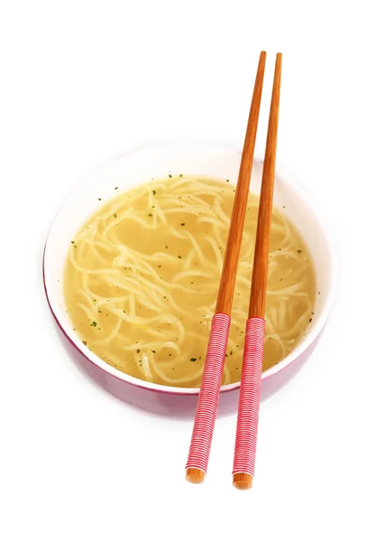 Fideos asiáticos en tazón aislado en blanco — Foto de Stock