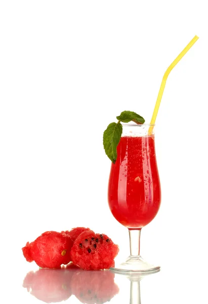 Ett glas färsk vattenmelon juice isolerad på vit — Stockfoto