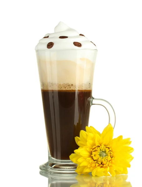 Glas av färskt kaffe cocktail med blomma isolerad på vit — Stockfoto