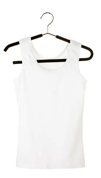 Белая футболка женщины на вешалке, изолированной на белом — стоковое фото