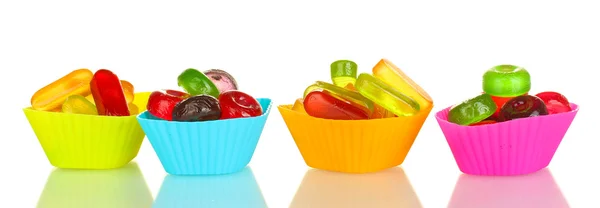 Leckere bunte Bonbons isoliert auf weißem Hintergrund — Stockfoto