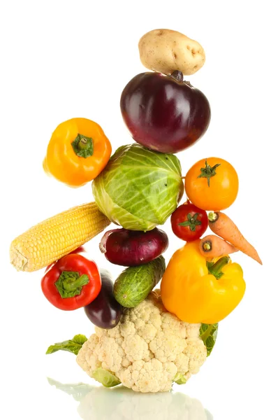 Frisches Gemüse isoliert auf weiß — Stockfoto