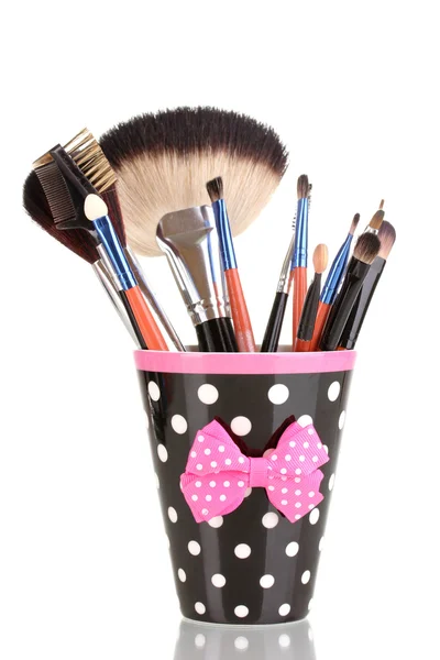 Makeup børster i en sort polka-prik kop isoleret på hvid - Stock-foto