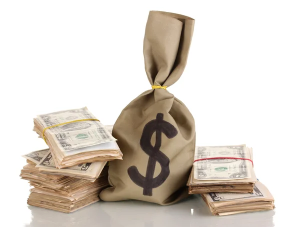 Väska med travar av dollar isolerad på vit — Stockfoto