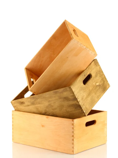 Lege houten kratten geïsoleerd op wit — Stockfoto