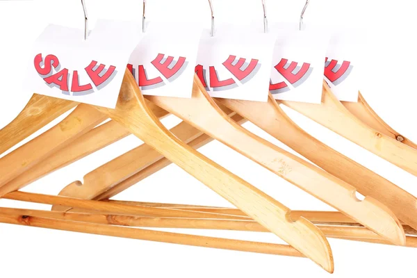 Kleiderbügel aus Holz als Verkaufssymbol isoliert auf weiß — Stockfoto