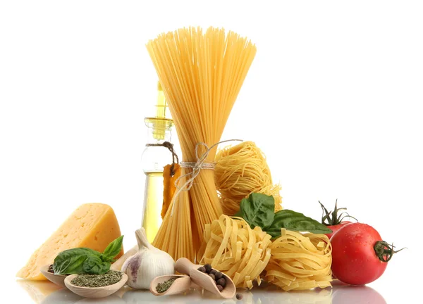 Pasta spaghetti, vegetables, spices and oil, isolated on white — Stock Photo, Image