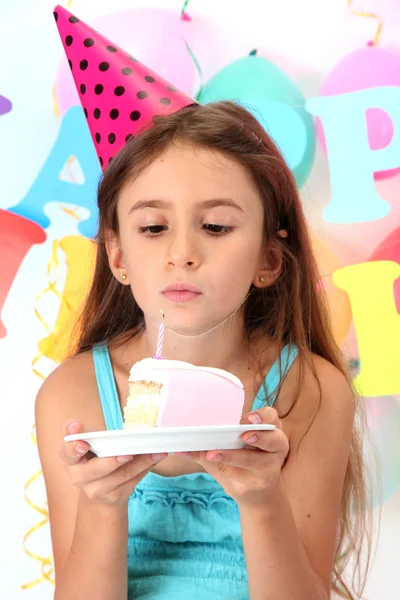 Niña hermosa celebrar su cumpleaños — Foto de Stock