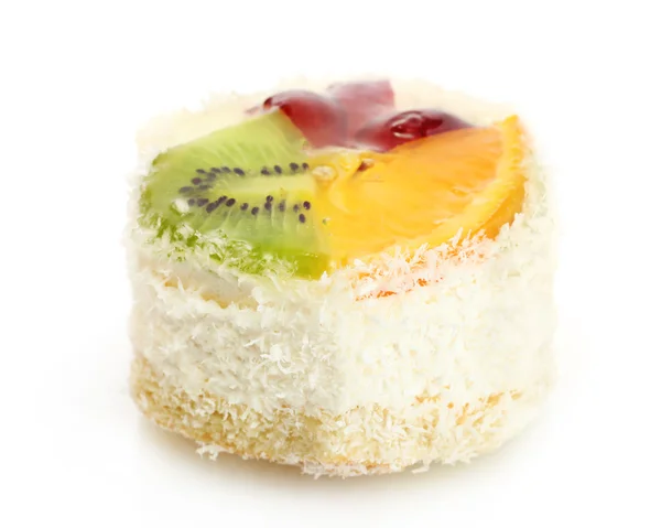 Pastel dulce con frutas aisladas en blanco — Foto de Stock