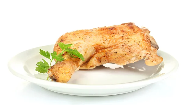 Coscia di pollo arrosto con prezzemolo nel piatto isolato su bianco — Foto Stock