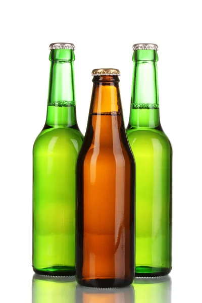 Tři láhve piva izolovaných na bílém — Stock fotografie