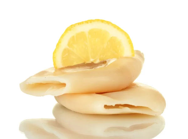 白で隔離されるレモン煮物イカ — ストック写真